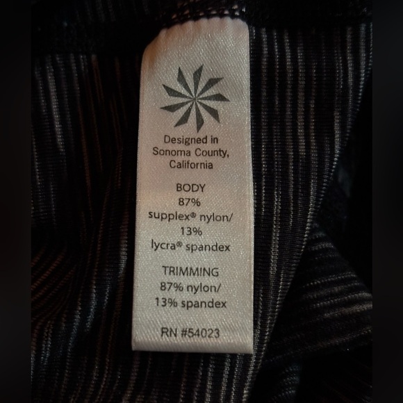 EUC Athleta Leggings Cropped, Black/Gray Stripes,Mesh &Strap Detail,Women’s M/8 - Picture 10 of 10